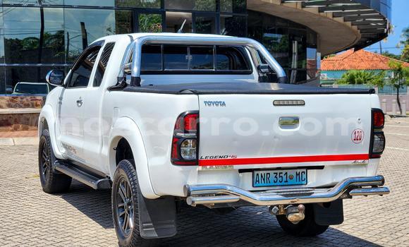 Nunua Ilio tumika Toyota Hilux Nyeupe Gari ndani ya Maputo nchini Maputo Nunua Ilio tumika Toyota Hilux Nyeupe Gari ndani ya Maputo nchini Maputo
