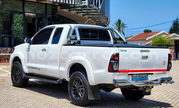 Nunua Ilio tumika Toyota Hilux Nyeupe Gari ndani ya Maputo nchini Maputo Nunua Ilio tumika Toyota Hilux Nyeupe Gari ndani ya Maputo nchini Maputo