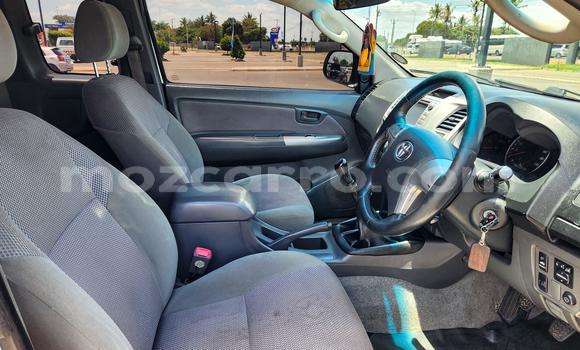 Nunua Ilio tumika Toyota Hilux Nyeupe Gari ndani ya Maputo nchini Maputo Nunua Ilio tumika Toyota Hilux Nyeupe Gari ndani ya Maputo nchini Maputo