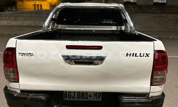 Nunua Ilio tumika Toyota Hilux Nyeupe Gari ndani ya Maputo nchini Maputo Nunua Ilio tumika Toyota Hilux Nyeupe Gari ndani ya Maputo nchini Maputo