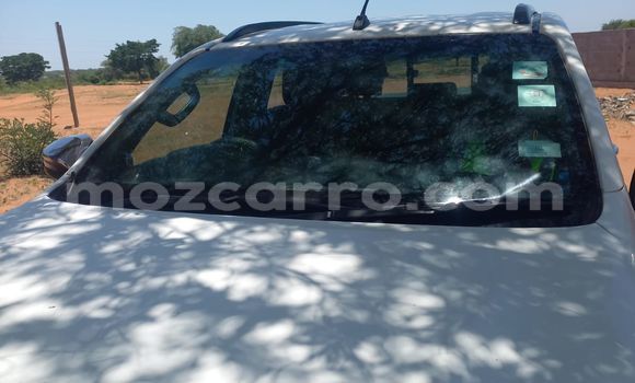 Comprar Usado Toyota Hilux Branco Carro em Maputo em Maputo