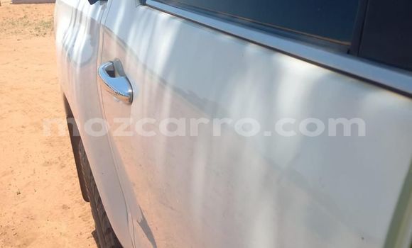 Buy Used Toyota Hilux White Car in Maputo in Maputo Buy Used Toyota Hilux White Car in Maputo in Maputo