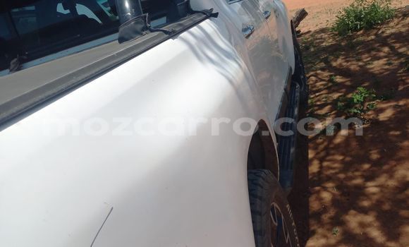 Buy Used Toyota Hilux White Car in Maputo in Maputo Buy Used Toyota Hilux White Car in Maputo in Maputo