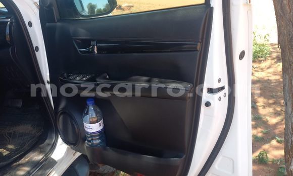 Buy Used Toyota Hilux White Car in Maputo in Maputo Buy Used Toyota Hilux White Car in Maputo in Maputo