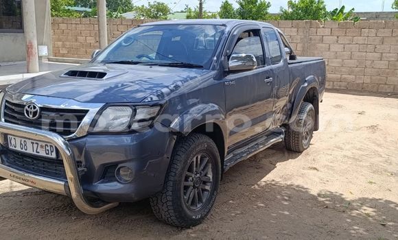 Tenga Tsaru Toyota Hilux Bhuruu Mota in Maputo in Maputo