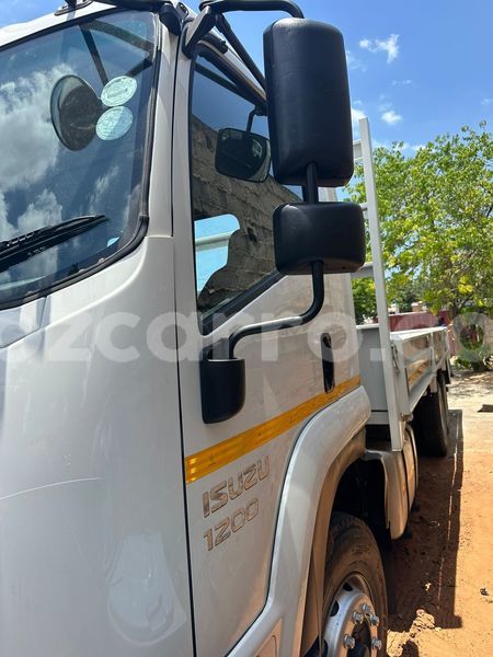 Big with watermark isuzu 117 maputo maputo 32265