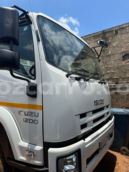 Big with watermark isuzu 117 maputo maputo 32265