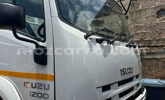 Tenga Tsaru Isuzu 117 Chena Mota in Maputo in Maputo Tenga Tsaru Isuzu 117 Chena Mota in Maputo in Maputo