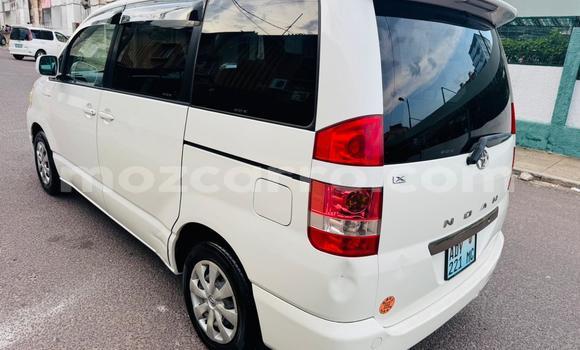 Nunua Ilio tumika Toyota Noah Nyeupe Gari ndani ya Maputo nchini Maputo Nunua Ilio tumika Toyota Noah Nyeupe Gari ndani ya Maputo nchini Maputo