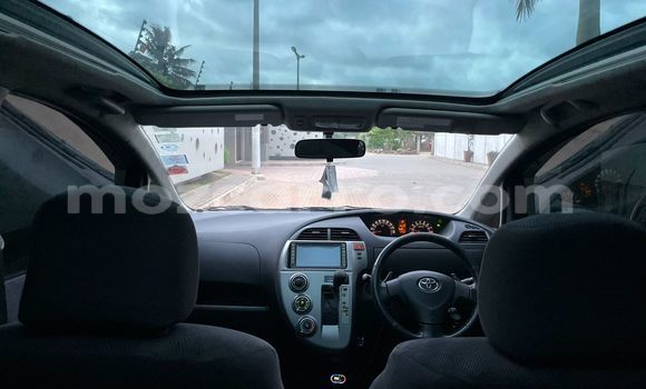 Nunua Ilio tumika Toyota Ractis Brown Gari ndani ya Maputo nchini Maputo
