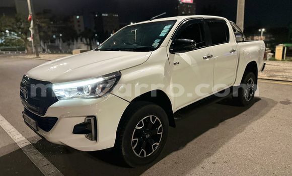 Nunua Ilio tumika Toyota Hilux Nyeupe Gari ndani ya Maputo nchini Maputo