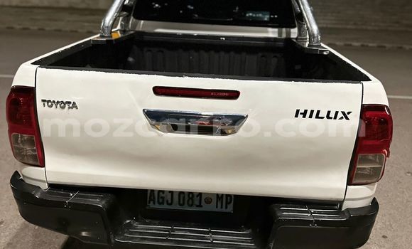 Nunua Ilio tumika Toyota Hilux Nyeupe Gari ndani ya Maputo nchini Maputo Nunua Ilio tumika Toyota Hilux Nyeupe Gari ndani ya Maputo nchini Maputo