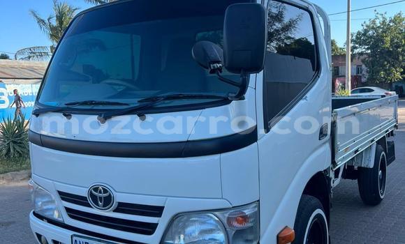 Comprar Usado Toyota Hiace Branco Carro em Maputo em Maputo