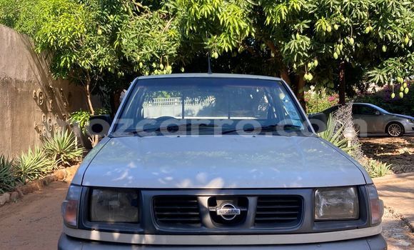 Nunua Ilio tumika Nissan Hardbody Nyeupe Gari ndani ya Maputo nchini Maputo Nunua Ilio tumika Nissan Hardbody Nyeupe Gari ndani ya Maputo nchini Maputo