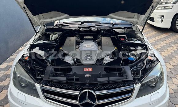 Nunua Mpya Mercedes-Benz C-Classe Nyeupe Gari ndani ya Maputo nchini Maputo