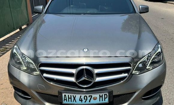 Nunua Ilio tumika Mercedes-Benz E200 Nyingine Gari ndani ya Maputo nchini Maputo
