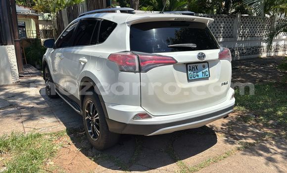 Nunua Ilio tumika Toyota RAV4 Nyeupe Gari ndani ya Maputo nchini Maputo Nunua Ilio tumika Toyota RAV4 Nyeupe Gari ndani ya Maputo nchini Maputo