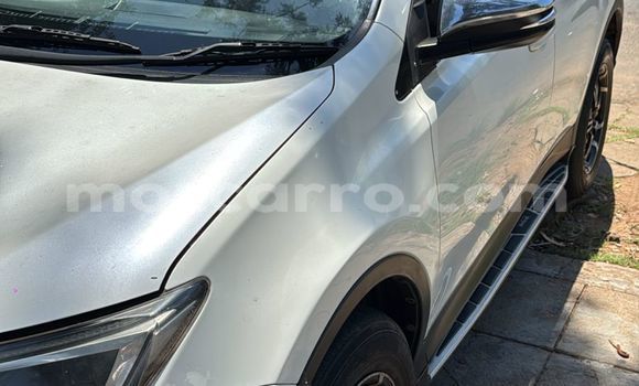 Nunua Ilio tumika Toyota RAV4 Nyeupe Gari ndani ya Maputo nchini Maputo Nunua Ilio tumika Toyota RAV4 Nyeupe Gari ndani ya Maputo nchini Maputo