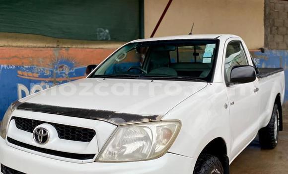 Nunua Ilio tumika Toyota Hilux Nyeupe Gari ndani ya Maputo nchini Maputo