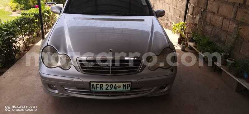 Big with watermark mercedes viano nampula mocambique 32393