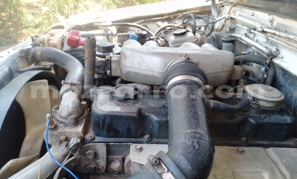 Nunua Ilio tumika Nissan Hardbody Nyeupe Gari ndani ya Maputo nchini Maputo