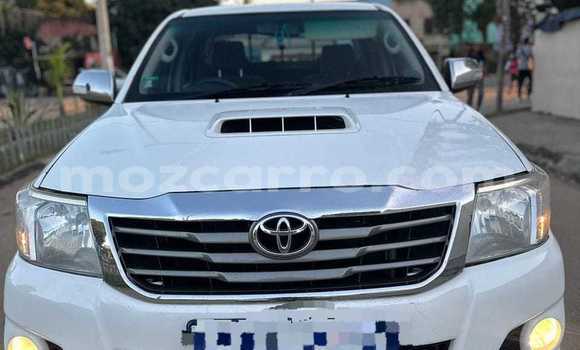 Buy Used Toyota Hilux White Car in Maputo in Maputo