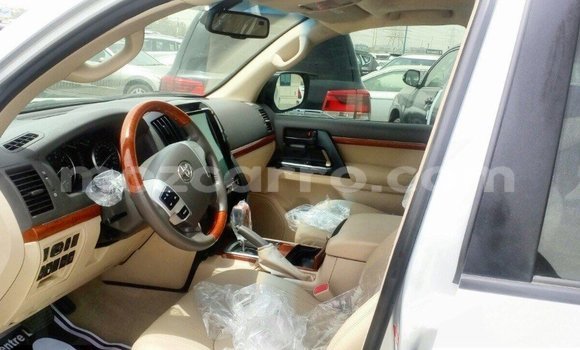 Tenga Imported Toyota Land Cruiser Zvimwe Mota in Import - Dubai in Cabo Delgado Tenga Imported Toyota Land Cruiser Zvimwe Mota in Import - Dubai in Cabo Delgado