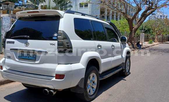 Nunua Ilio tumika Toyota Land Cruiser Prado Nyeupe Gari ndani ya Maputo nchini Maputo Nunua Ilio tumika Toyota Land Cruiser Prado Nyeupe Gari ndani ya Maputo nchini Maputo