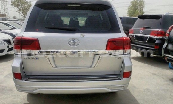 Tenga Imported Toyota Land Cruiser Zvimwe Mota in Import - Dubai in Cabo Delgado Tenga Imported Toyota Land Cruiser Zvimwe Mota in Import - Dubai in Cabo Delgado