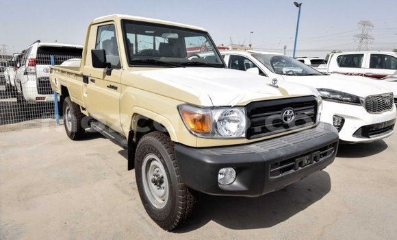 Tenga Imported Toyota Land Cruiser Beige Mota in Import - Dubai in Cabo Delgado Tenga Imported Toyota Land Cruiser Beige Mota in Import - Dubai in Cabo Delgado