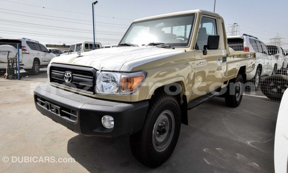 Tenga Imported Toyota Land Cruiser Beige Mota in Import - Dubai in Cabo Delgado Tenga Imported Toyota Land Cruiser Beige Mota in Import - Dubai in Cabo Delgado