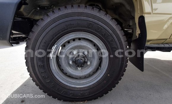 Tenga Imported Toyota Land Cruiser Beige Mota in Import - Dubai in Cabo Delgado Tenga Imported Toyota Land Cruiser Beige Mota in Import - Dubai in Cabo Delgado