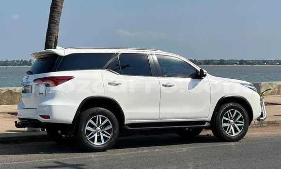 Nunua Ilio tumika Toyota Fortuner Nyeupe Gari ndani ya Maputo nchini Maputo Nunua Ilio tumika Toyota Fortuner Nyeupe Gari ndani ya Maputo nchini Maputo