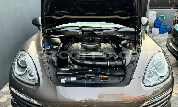 Nunua Ilio tumika Porsche Cayenne Brown Gari ndani ya Maputo nchini Maputo Nunua Ilio tumika Porsche Cayenne Brown Gari ndani ya Maputo nchini Maputo