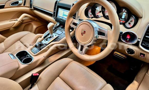 Nunua Ilio tumika Porsche Cayenne Brown Gari ndani ya Maputo nchini Maputo Nunua Ilio tumika Porsche Cayenne Brown Gari ndani ya Maputo nchini Maputo