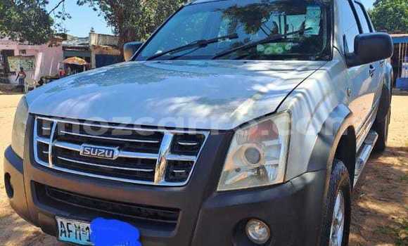 Comprar Usado Isuzu KB Branco Carro em Maputo em Maputo