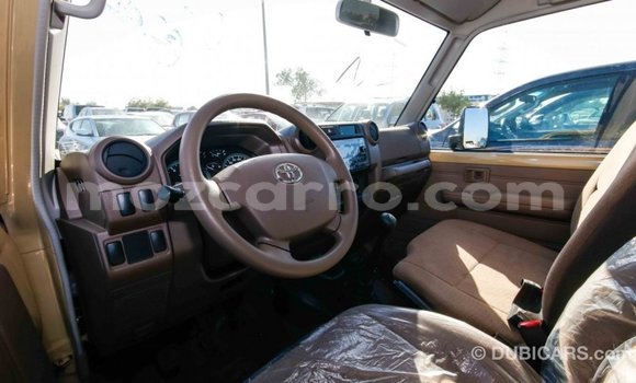 Comprar Importar Toyota Land Cruiser Bege Carro em Import - Dubai em Cabo Delgado Comprar Importar Toyota Land Cruiser Bege Carro em Import - Dubai em Cabo Delgado
