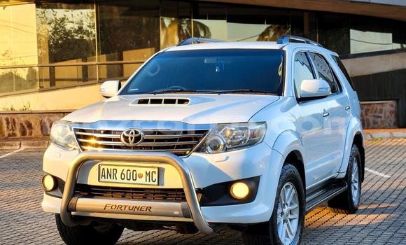 Nunua Mpya Toyota Fortuner Nyeupe Gari ndani ya Maputo nchini Maputo