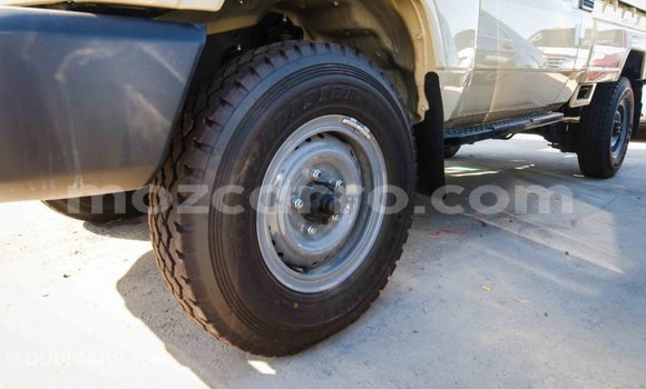Comprar Importar Toyota Land Cruiser Bege Carro em Import - Dubai em Cabo Delgado Comprar Importar Toyota Land Cruiser Bege Carro em Import - Dubai em Cabo Delgado