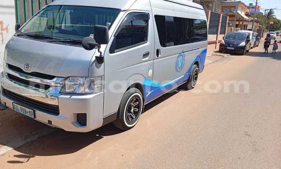 Buy Used Toyota Hiace Silver Car in Maputo in Maputo Buy Used Toyota Hiace Silver Car in Maputo in Maputo