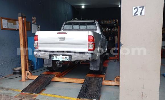 Nunua Ilio tumika Toyota Hilux Fedha Gari ndani ya Maputo nchini Maputo Nunua Ilio tumika Toyota Hilux Fedha Gari ndani ya Maputo nchini Maputo