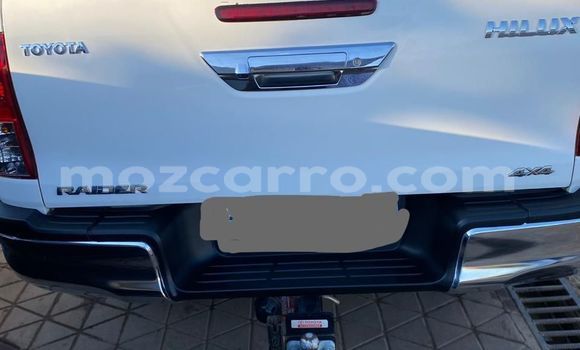 Nunua Ilio tumika Toyota Hilux Nyeupe Gari ndani ya Maputo nchini Maputo Nunua Ilio tumika Toyota Hilux Nyeupe Gari ndani ya Maputo nchini Maputo