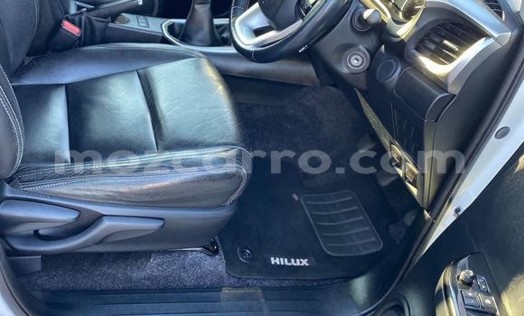 Nunua Ilio tumika Toyota Hilux Nyeupe Gari ndani ya Maputo nchini Maputo Nunua Ilio tumika Toyota Hilux Nyeupe Gari ndani ya Maputo nchini Maputo