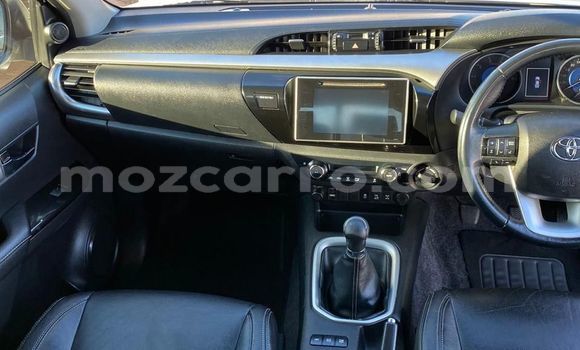 Nunua Ilio tumika Toyota Hilux Nyeupe Gari ndani ya Maputo nchini Maputo Nunua Ilio tumika Toyota Hilux Nyeupe Gari ndani ya Maputo nchini Maputo