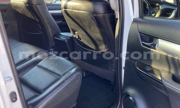 Nunua Ilio tumika Toyota Hilux Nyeupe Gari ndani ya Maputo nchini Maputo Nunua Ilio tumika Toyota Hilux Nyeupe Gari ndani ya Maputo nchini Maputo
