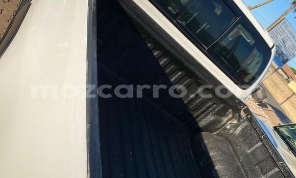 Nunua Ilio tumika Toyota Hilux Nyeupe Gari ndani ya Maputo nchini Maputo Nunua Ilio tumika Toyota Hilux Nyeupe Gari ndani ya Maputo nchini Maputo