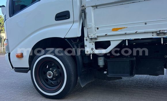 Nunua Ilio tumika Toyota Dyna Nyeupe Gari ndani ya Maputo nchini Maputo Nunua Ilio tumika Toyota Dyna Nyeupe Gari ndani ya Maputo nchini Maputo