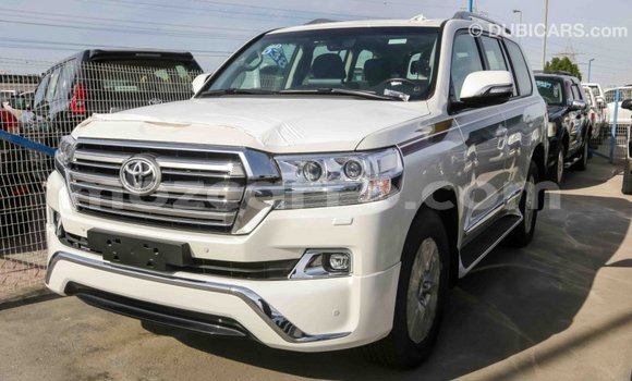 Comprar Importar Toyota Land Cruiser Branco Carro em Import - Dubai em Cabo Delgado Comprar Importar Toyota Land Cruiser Branco Carro em Import - Dubai em Cabo Delgado
