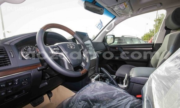 Comprar Importar Toyota Land Cruiser Branco Carro em Import - Dubai em Cabo Delgado Comprar Importar Toyota Land Cruiser Branco Carro em Import - Dubai em Cabo Delgado
