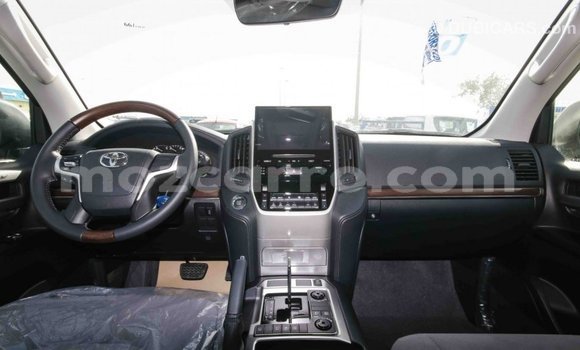 Comprar Importar Toyota Land Cruiser Branco Carro em Import - Dubai em Cabo Delgado Comprar Importar Toyota Land Cruiser Branco Carro em Import - Dubai em Cabo Delgado